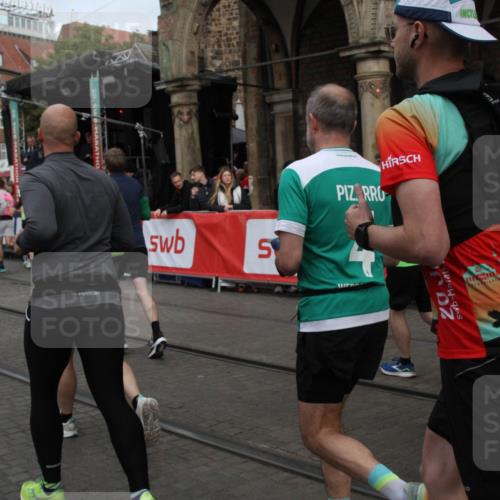 05.10.2025 - 20. swb-Marathon Bremen Yannick Fuchs http://msf.ph/oto/9319646 05.10.2025 11:37:54 Ziel  meine-sportfotos.de