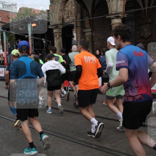 05.10.2025 - 20. swb-Marathon Bremen Yannick Fuchs http://msf.ph/oto/9319651 05.10.2025 11:37:56 Ziel  meine-sportfotos.de