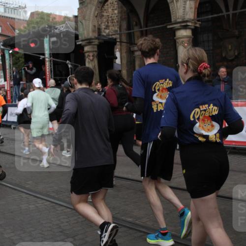 05.10.2025 - 20. swb-Marathon Bremen Yannick Fuchs http://msf.ph/oto/9319654 05.10.2025 11:37:57 Ziel  meine-sportfotos.de