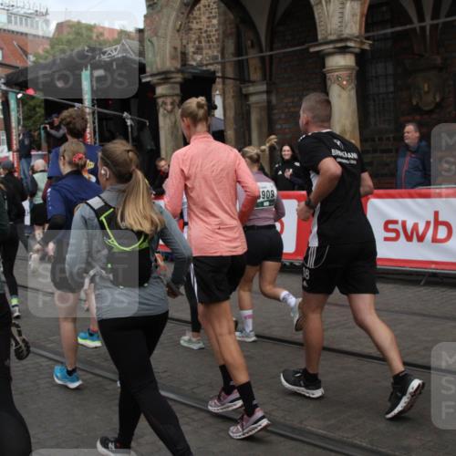 05.10.2025 - 20. swb-Marathon Bremen Yannick Fuchs http://msf.ph/oto/9319657 05.10.2025 11:37:58 Ziel  meine-sportfotos.de