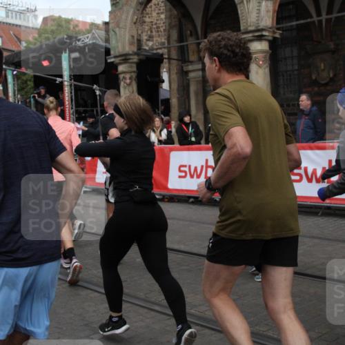 05.10.2025 - 20. swb-Marathon Bremen Yannick Fuchs http://msf.ph/oto/9319659 05.10.2025 11:37:59 Ziel  meine-sportfotos.de