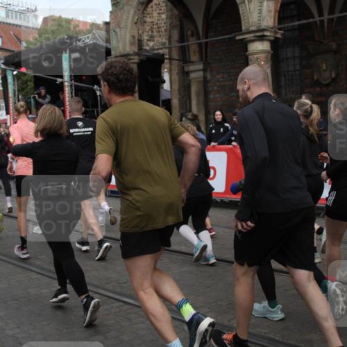 05.10.2025 - 20. swb-Marathon Bremen Yannick Fuchs http://msf.ph/oto/9319660 05.10.2025 11:37:59 Ziel  meine-sportfotos.de