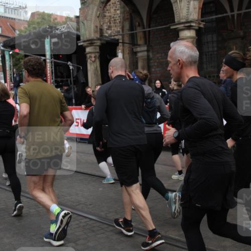 05.10.2025 - 20. swb-Marathon Bremen Yannick Fuchs http://msf.ph/oto/9319661 05.10.2025 11:38:00 Ziel  meine-sportfotos.de