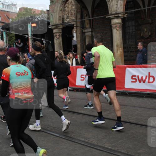 05.10.2025 - 20. swb-Marathon Bremen Yannick Fuchs http://msf.ph/oto/9319663 05.10.2025 11:38:00 Ziel  meine-sportfotos.de