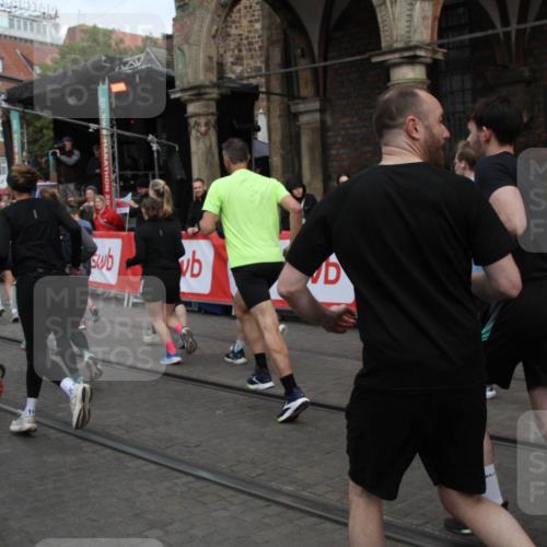 05.10.2025 - 20. swb-Marathon Bremen Yannick Fuchs http://msf.ph/oto/9319664 05.10.2025 11:38:01 Ziel  meine-sportfotos.de
