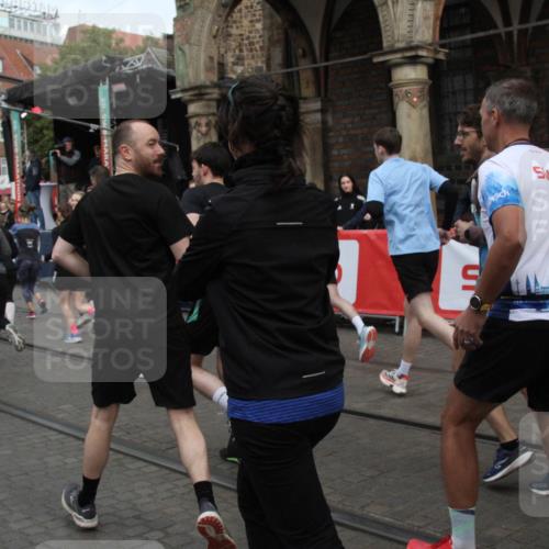 05.10.2025 - 20. swb-Marathon Bremen Yannick Fuchs http://msf.ph/oto/9319666 05.10.2025 11:38:01 Ziel  meine-sportfotos.de