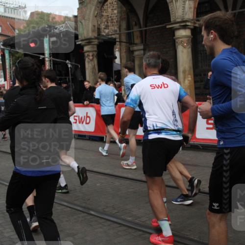 05.10.2025 - 20. swb-Marathon Bremen Yannick Fuchs http://msf.ph/oto/9319667 05.10.2025 11:38:02 Ziel  meine-sportfotos.de