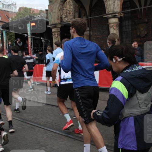 05.10.2025 - 20. swb-Marathon Bremen Yannick Fuchs http://msf.ph/oto/9319668 05.10.2025 11:38:02 Ziel  meine-sportfotos.de
