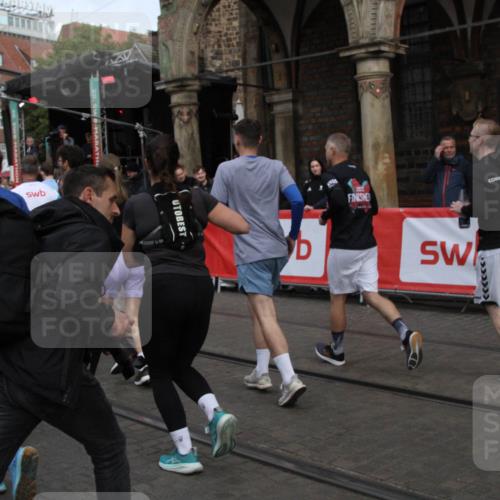 05.10.2025 - 20. swb-Marathon Bremen Yannick Fuchs http://msf.ph/oto/9319671 05.10.2025 11:38:03 Ziel  meine-sportfotos.de