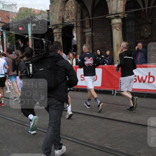 05.10.2025 - 20. swb-Marathon Bremen Yannick Fuchs http://msf.ph/oto/9319672 05.10.2025 11:38:03 Ziel  meine-sportfotos.de