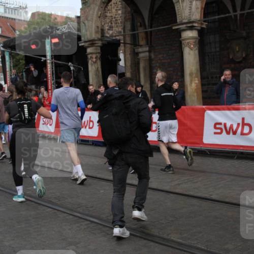 05.10.2025 - 20. swb-Marathon Bremen Yannick Fuchs http://msf.ph/oto/9319673 05.10.2025 11:38:04 Ziel  meine-sportfotos.de