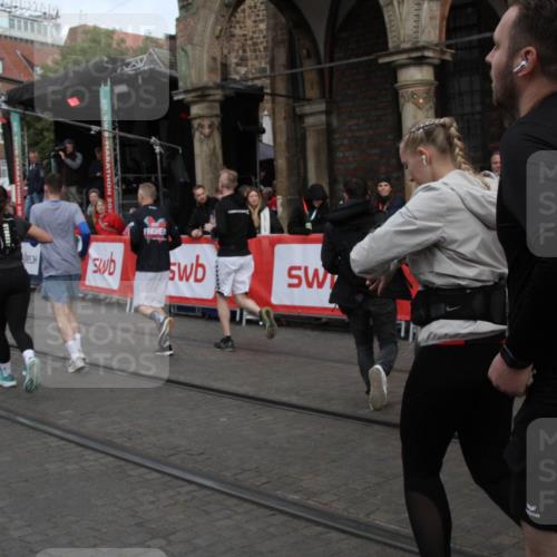 05.10.2025 - 20. swb-Marathon Bremen Yannick Fuchs http://msf.ph/oto/9319675 05.10.2025 11:38:04 Ziel  meine-sportfotos.de