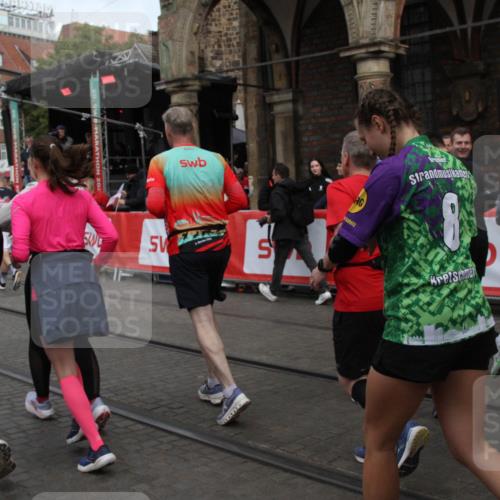 05.10.2025 - 20. swb-Marathon Bremen Yannick Fuchs http://msf.ph/oto/9319678 05.10.2025 11:38:06 Ziel  meine-sportfotos.de