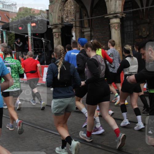 05.10.2025 - 20. swb-Marathon Bremen Yannick Fuchs http://msf.ph/oto/9319680 05.10.2025 11:38:07 Ziel  meine-sportfotos.de