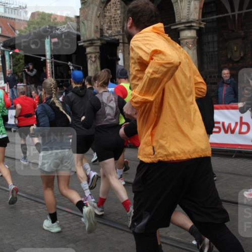 05.10.2025 - 20. swb-Marathon Bremen Yannick Fuchs http://msf.ph/oto/9319681 05.10.2025 11:38:07 Ziel  meine-sportfotos.de