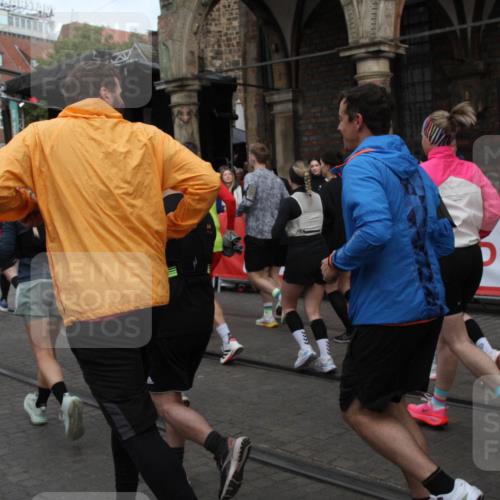 05.10.2025 - 20. swb-Marathon Bremen Yannick Fuchs http://msf.ph/oto/9319682 05.10.2025 11:38:08 Ziel  meine-sportfotos.de