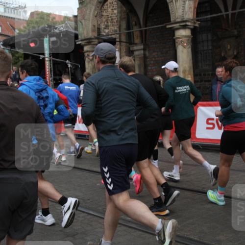 05.10.2025 - 20. swb-Marathon Bremen Yannick Fuchs http://msf.ph/oto/9319684 05.10.2025 11:38:08 Ziel  meine-sportfotos.de