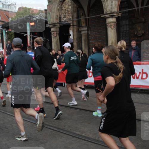 05.10.2025 - 20. swb-Marathon Bremen Yannick Fuchs http://msf.ph/oto/9319685 05.10.2025 11:38:09 Ziel  meine-sportfotos.de