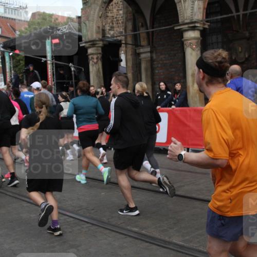 05.10.2025 - 20. swb-Marathon Bremen Yannick Fuchs http://msf.ph/oto/9319687 05.10.2025 11:38:09 Ziel  meine-sportfotos.de