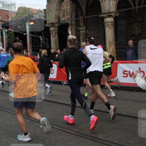 05.10.2025 - 20. swb-Marathon Bremen Yannick Fuchs http://msf.ph/oto/9319689 05.10.2025 11:38:10 Ziel  meine-sportfotos.de