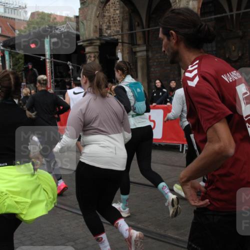 05.10.2025 - 20. swb-Marathon Bremen Yannick Fuchs http://msf.ph/oto/9319691 05.10.2025 11:38:11 Ziel  meine-sportfotos.de