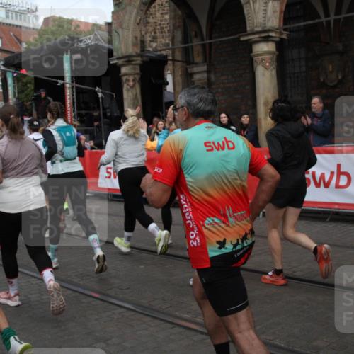 05.10.2025 - 20. swb-Marathon Bremen Yannick Fuchs http://msf.ph/oto/9319693 05.10.2025 11:38:12 Ziel  meine-sportfotos.de
