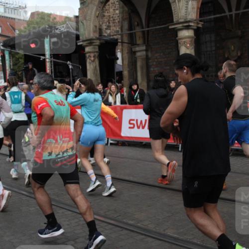05.10.2025 - 20. swb-Marathon Bremen Yannick Fuchs http://msf.ph/oto/9319694 05.10.2025 11:38:12 Ziel  meine-sportfotos.de