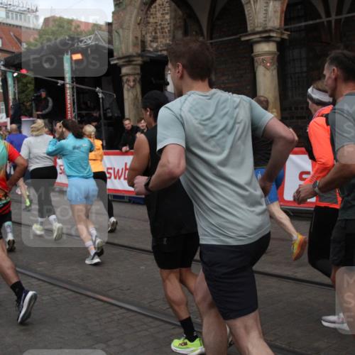 05.10.2025 - 20. swb-Marathon Bremen Yannick Fuchs http://msf.ph/oto/9319695 05.10.2025 11:38:12 Ziel  meine-sportfotos.de