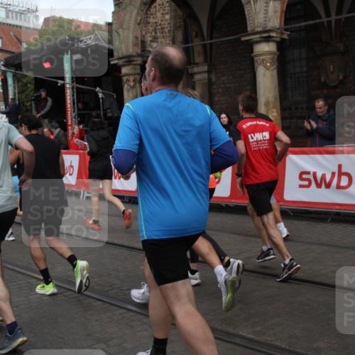 05.10.2025 - 20. swb-Marathon Bremen Yannick Fuchs http://msf.ph/oto/9319696 05.10.2025 11:38:13 Ziel  meine-sportfotos.de