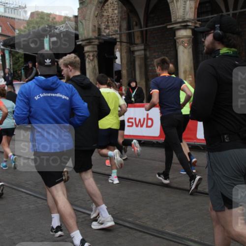 05.10.2025 - 20. swb-Marathon Bremen Yannick Fuchs http://msf.ph/oto/9319703 05.10.2025 11:38:15 Ziel  meine-sportfotos.de