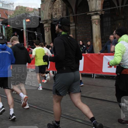 05.10.2025 - 20. swb-Marathon Bremen Yannick Fuchs http://msf.ph/oto/9319704 05.10.2025 11:38:16 Ziel  meine-sportfotos.de