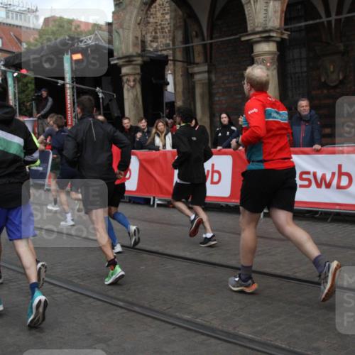 05.10.2025 - 20. swb-Marathon Bremen Yannick Fuchs http://msf.ph/oto/9319709 05.10.2025 11:38:17 Ziel  meine-sportfotos.de