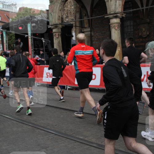 05.10.2025 - 20. swb-Marathon Bremen Yannick Fuchs http://msf.ph/oto/9319710 05.10.2025 11:38:18 Ziel  meine-sportfotos.de