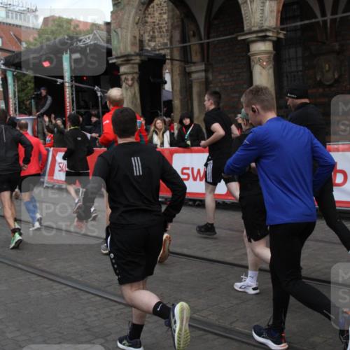 05.10.2025 - 20. swb-Marathon Bremen Yannick Fuchs http://msf.ph/oto/9319711 05.10.2025 11:38:18 Ziel  meine-sportfotos.de