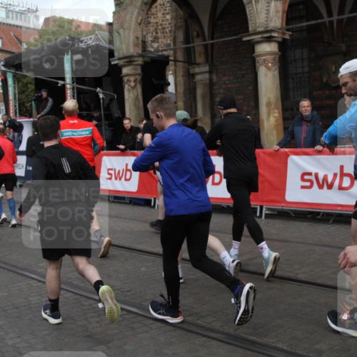 05.10.2025 - 20. swb-Marathon Bremen Yannick Fuchs http://msf.ph/oto/9319712 05.10.2025 11:38:18 Ziel  meine-sportfotos.de