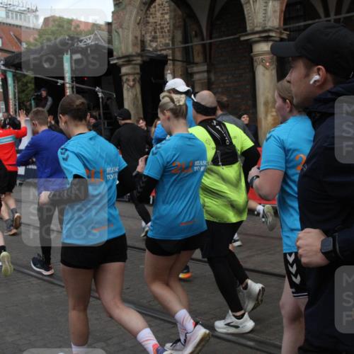05.10.2025 - 20. swb-Marathon Bremen Yannick Fuchs http://msf.ph/oto/9319714 05.10.2025 11:38:19 Ziel  meine-sportfotos.de