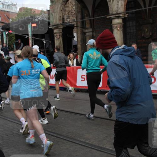 05.10.2025 - 20. swb-Marathon Bremen Yannick Fuchs http://msf.ph/oto/9319716 05.10.2025 11:38:20 Ziel  meine-sportfotos.de