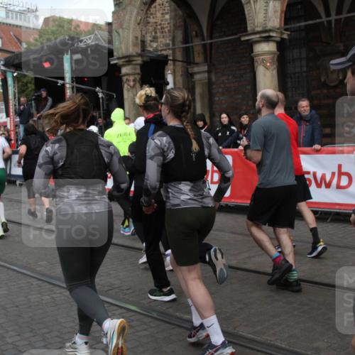05.10.2025 - 20. swb-Marathon Bremen Yannick Fuchs http://msf.ph/oto/9319727 05.10.2025 11:38:24 Ziel  meine-sportfotos.de