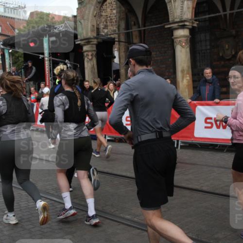 05.10.2025 - 20. swb-Marathon Bremen Yannick Fuchs http://msf.ph/oto/9319728 05.10.2025 11:38:24 Ziel  meine-sportfotos.de