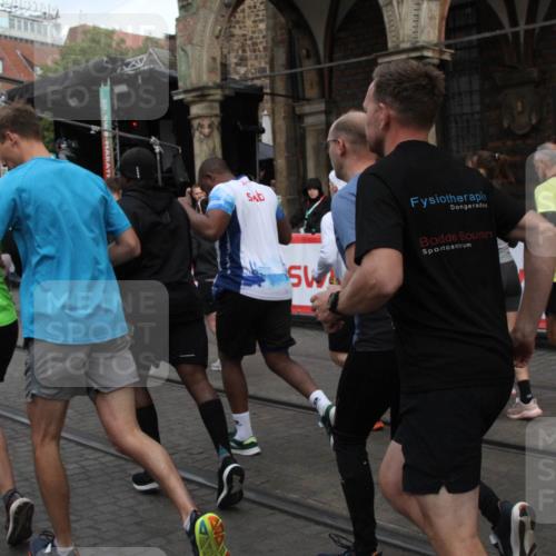 05.10.2025 - 20. swb-Marathon Bremen Yannick Fuchs http://msf.ph/oto/9319734 05.10.2025 11:38:26 Ziel  meine-sportfotos.de