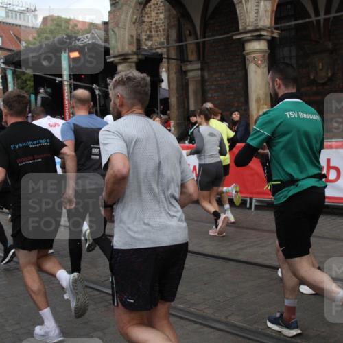 05.10.2025 - 20. swb-Marathon Bremen Yannick Fuchs http://msf.ph/oto/9319736 05.10.2025 11:38:27 Ziel  meine-sportfotos.de