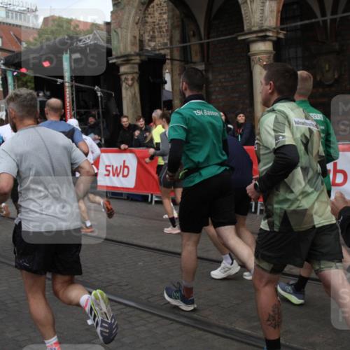 05.10.2025 - 20. swb-Marathon Bremen Yannick Fuchs http://msf.ph/oto/9319737 05.10.2025 11:38:27 Ziel  meine-sportfotos.de