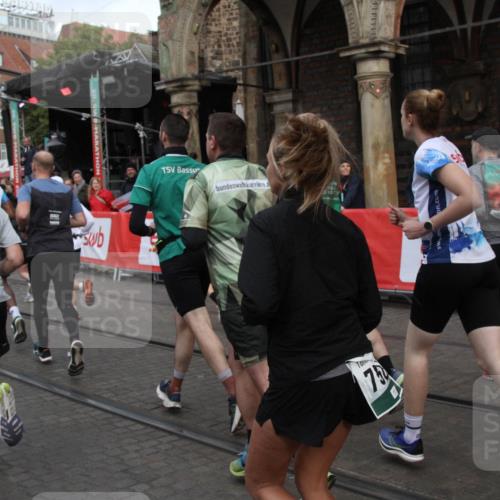 05.10.2025 - 20. swb-Marathon Bremen Yannick Fuchs http://msf.ph/oto/9319738 05.10.2025 11:38:27 Ziel  meine-sportfotos.de