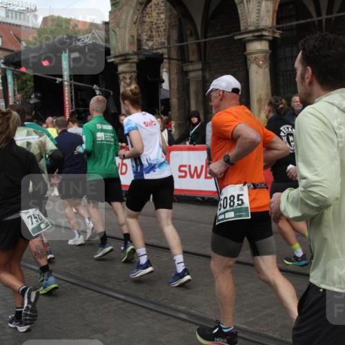 05.10.2025 - 20. swb-Marathon Bremen Yannick Fuchs http://msf.ph/oto/9319740 05.10.2025 11:38:28 Ziel  meine-sportfotos.de