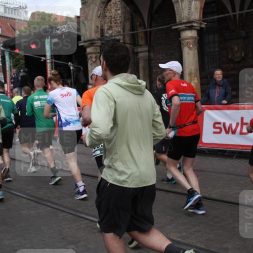 05.10.2025 - 20. swb-Marathon Bremen Yannick Fuchs http://msf.ph/oto/9319741 05.10.2025 11:38:28 Ziel  meine-sportfotos.de