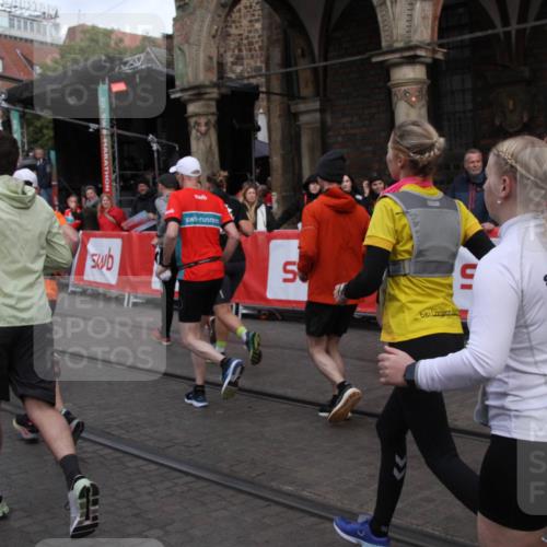 05.10.2025 - 20. swb-Marathon Bremen Yannick Fuchs http://msf.ph/oto/9319743 05.10.2025 11:38:29 Ziel  meine-sportfotos.de