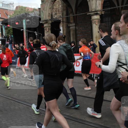 05.10.2025 - 20. swb-Marathon Bremen Yannick Fuchs http://msf.ph/oto/9319748 05.10.2025 11:38:31 Ziel  meine-sportfotos.de