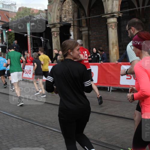 05.10.2025 - 20. swb-Marathon Bremen Yannick Fuchs http://msf.ph/oto/9319755 05.10.2025 11:38:34 Ziel  meine-sportfotos.de