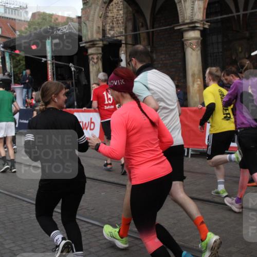 05.10.2025 - 20. swb-Marathon Bremen Yannick Fuchs http://msf.ph/oto/9319756 05.10.2025 11:38:34 Ziel  meine-sportfotos.de