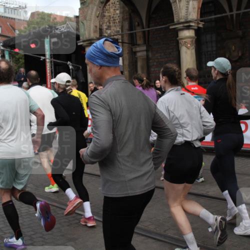 05.10.2025 - 20. swb-Marathon Bremen Yannick Fuchs http://msf.ph/oto/9319759 05.10.2025 11:38:35 Ziel  meine-sportfotos.de
